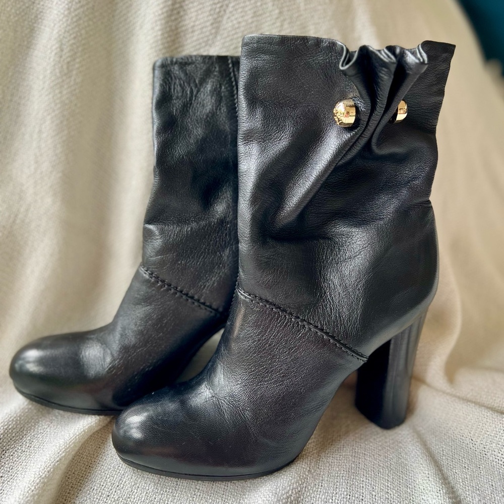 TORY BURCH black SOFT rushed leather boots slouchy gold tone hardware size 7 - Picture 1 of 12